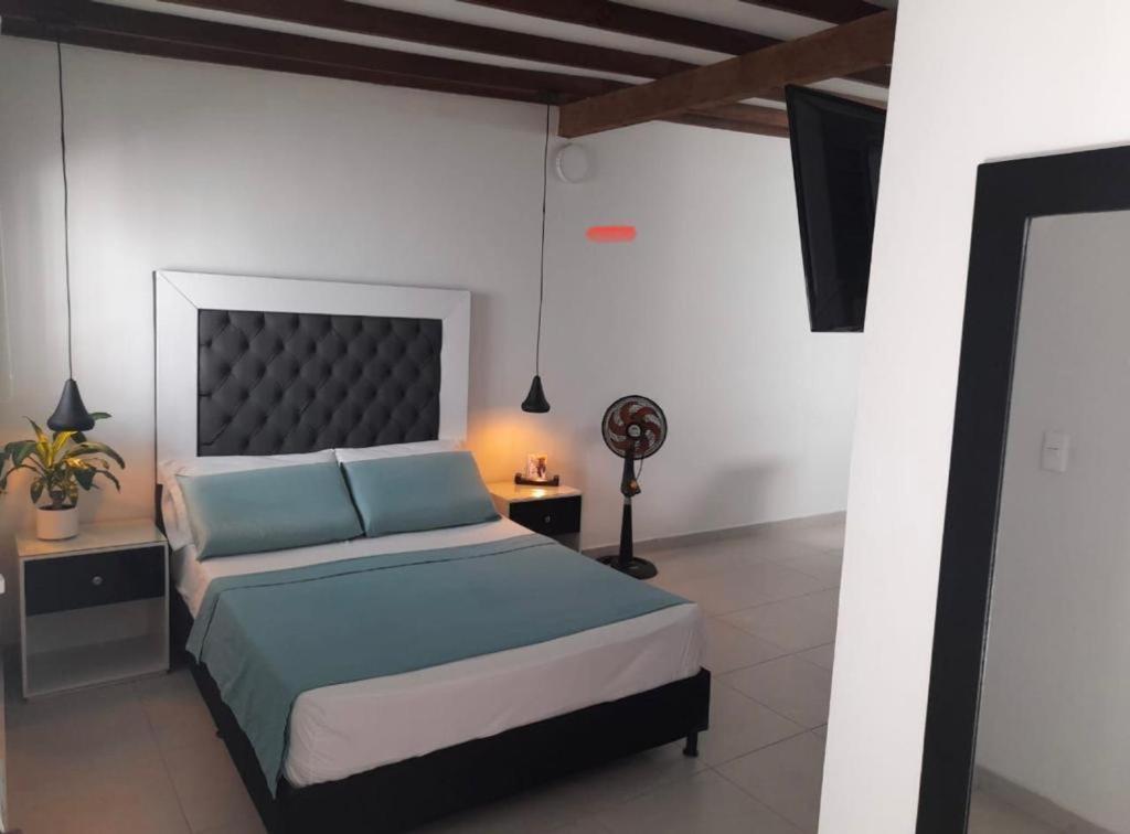 Vip Apartasuites Rosales Медельин Экстерьер фото