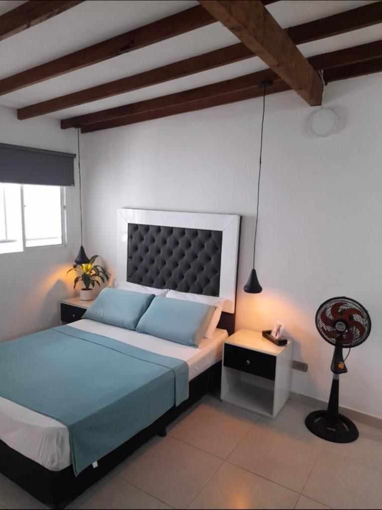 Vip Apartasuites Rosales Медельин Экстерьер фото
