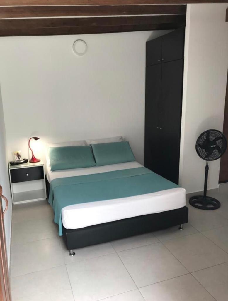 Vip Apartasuites Rosales Медельин Экстерьер фото