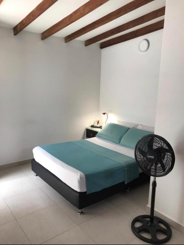 Vip Apartasuites Rosales Медельин Экстерьер фото