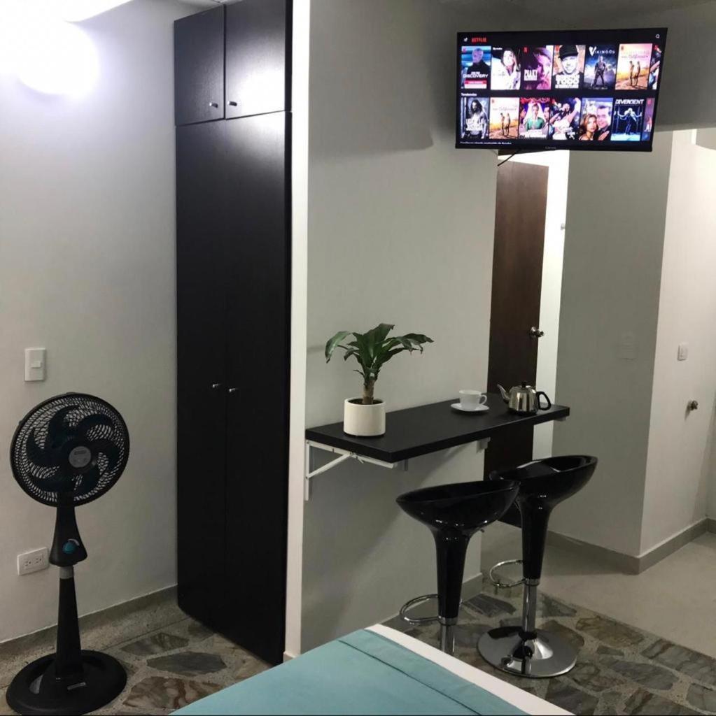 Vip Apartasuites Rosales Медельин Экстерьер фото